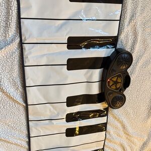 Black and White Piano Play Mat